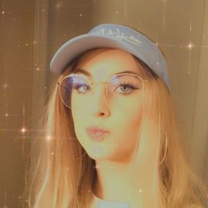 Meet your Posher, Chloe